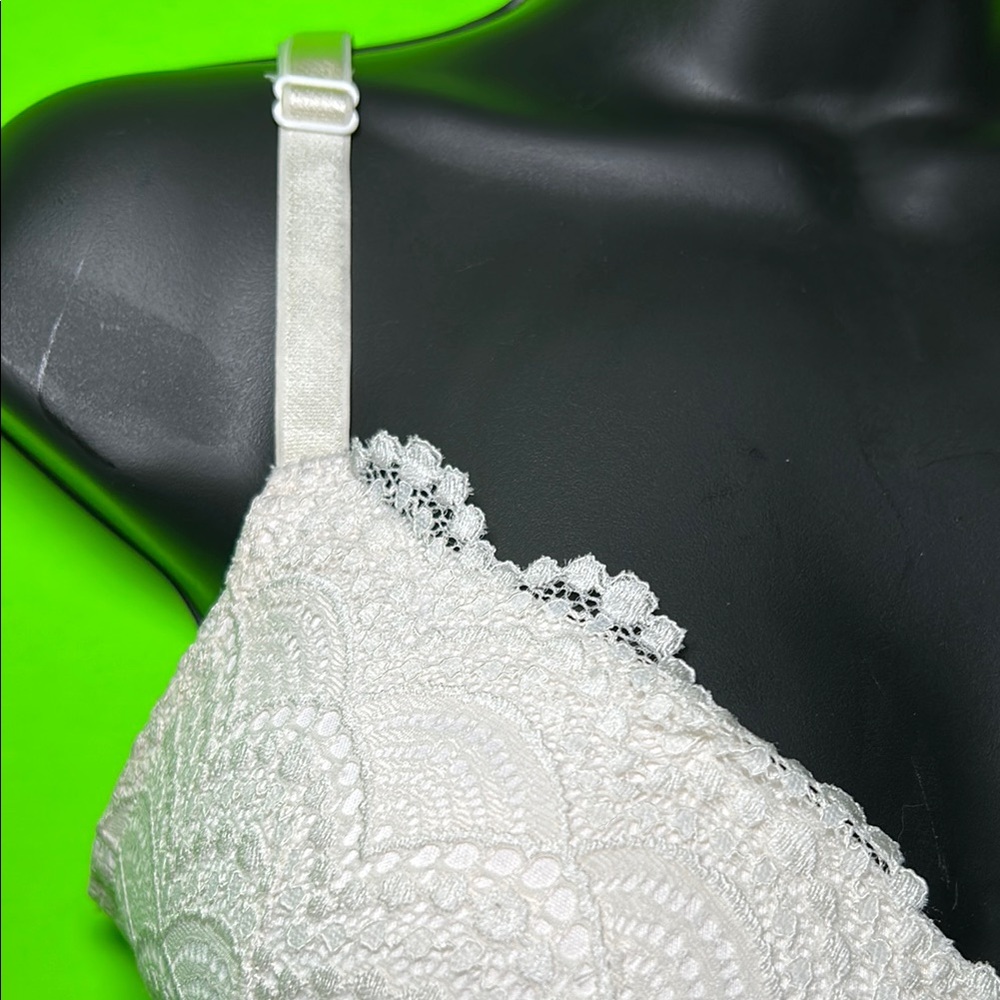 Victoria's Secret White Lace Full-Coverage Bra - Picture 3 of 6